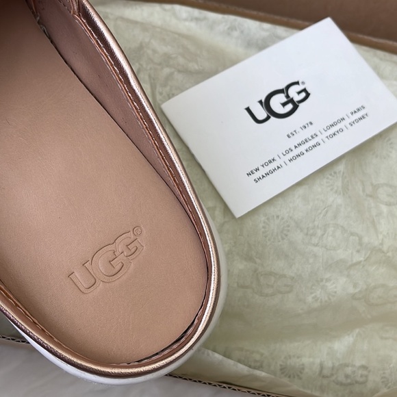 Ugg Women Shoes - Picture 3 of 5